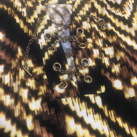 Classic Go To Leopard Dress with Chain V neck - Picture 5 of 5